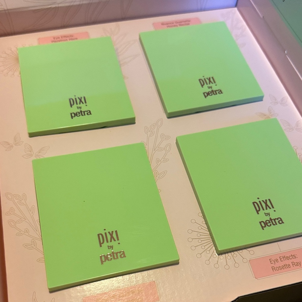 Pixi by Petra Green Makeup Palette, 4 Blush & Shadow Palettes PR box